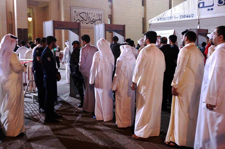 Thousands Flock to Express Condolences at Grand Mosque