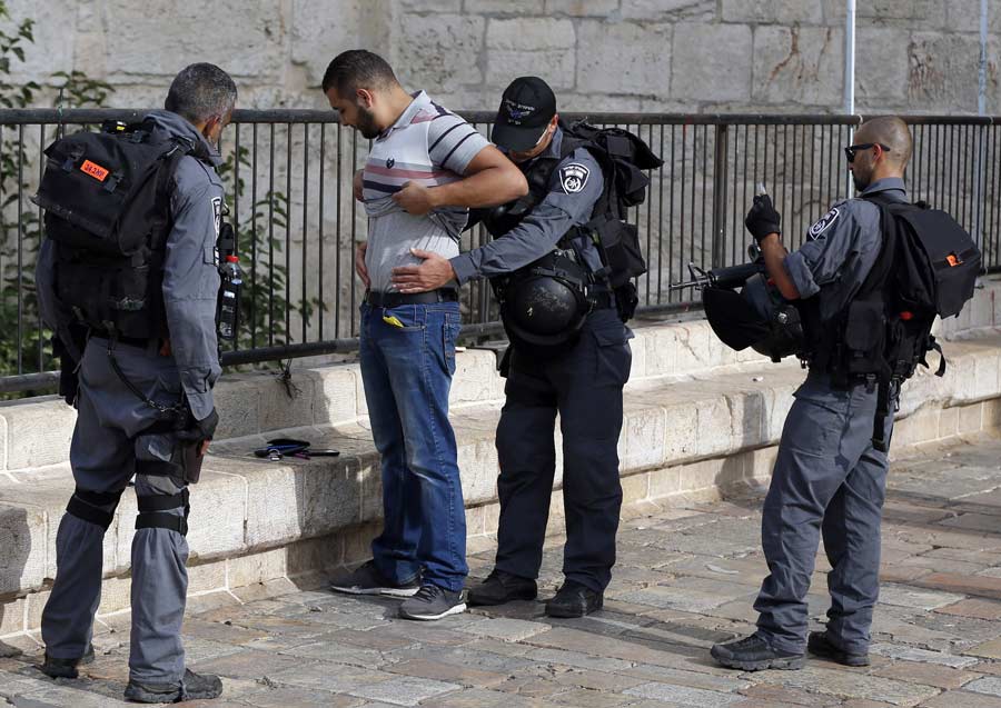 Palestinian Stabs and Severely Wounds Israeli