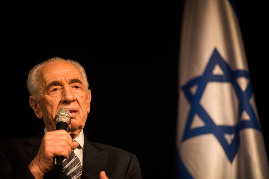 Shimon Peres in Fight-for-Life Following Massive Stroke