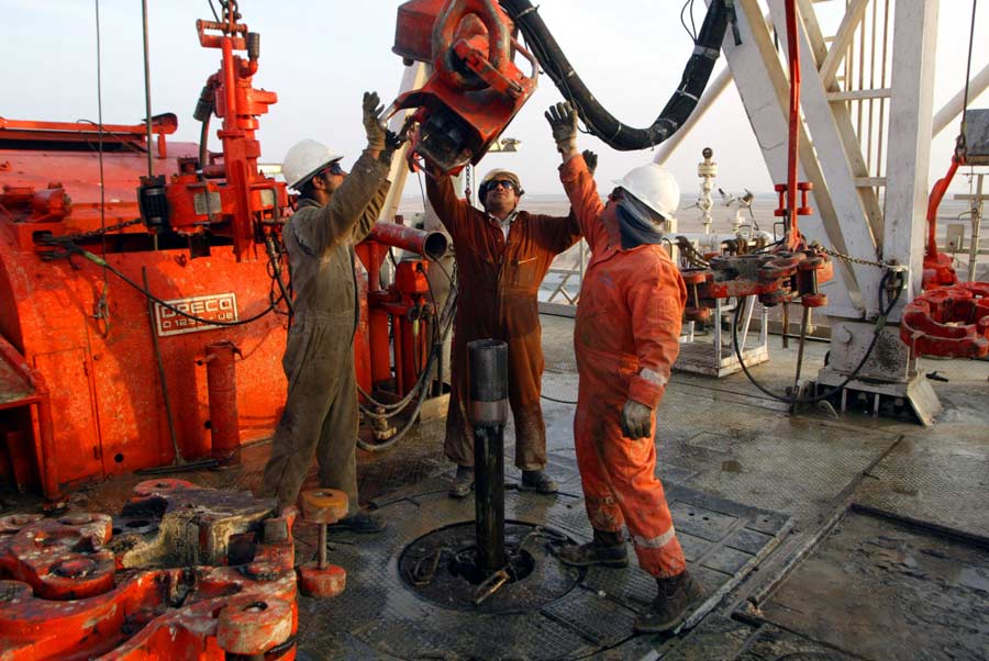 Tensions in Kuwait as Oil Prices Drop