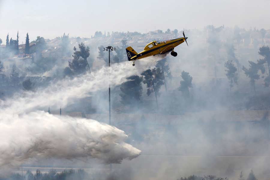 Massive Brush Fires Rage in Jerusalem Area and the North