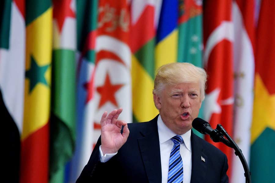 Al-Hayat Reports Trump Peace Initiative will be Revealed within a Month