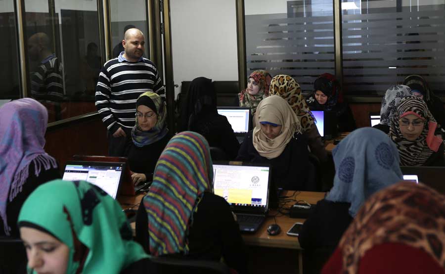 Palestinians Working For Foreign Companies Causing ‘Brain-Drain’ In West Bank