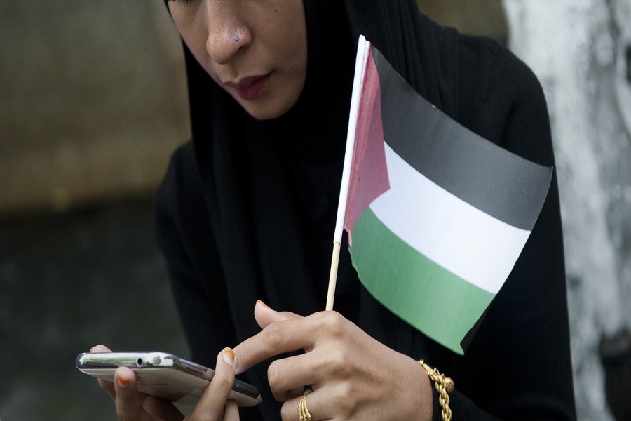 Palestinians Leap Into Third Generation Cellular Service…At A Cost