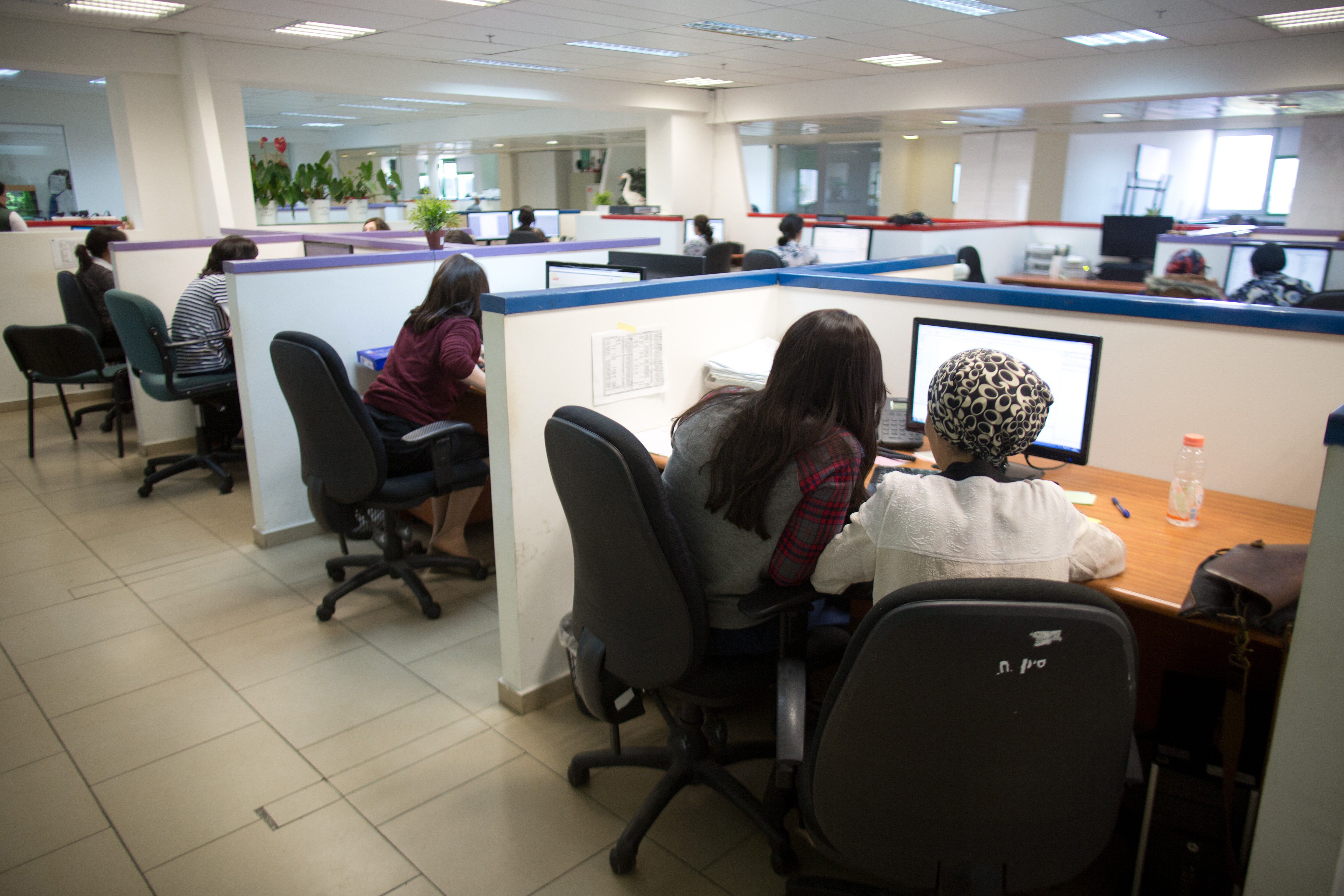 Ultra-Orthodox, Arab Workers Fill Israeli Tech Shortage