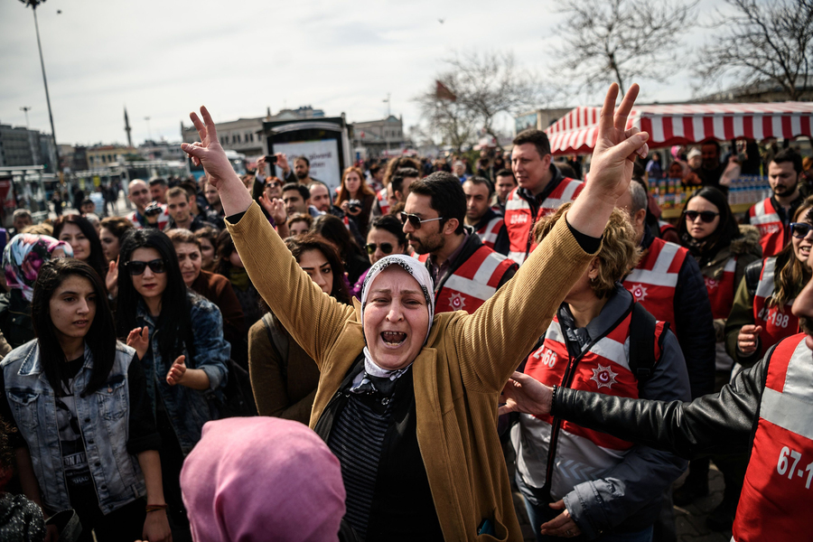 Police In Istanbul Crack Down On This Year’s Women’s March