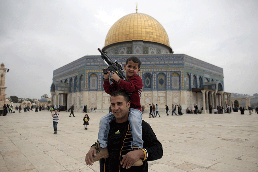 Palestinians Stone Jews Celebrating Jerusalem Day on Temple Mount