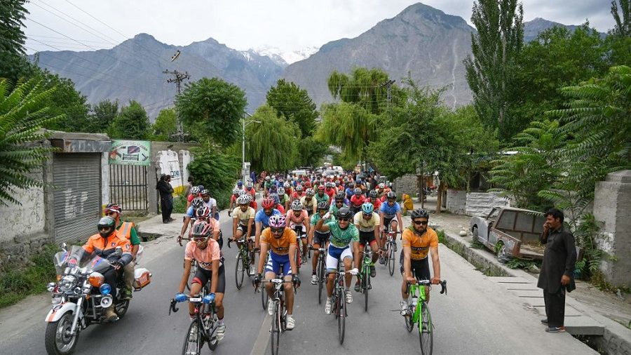 Cyclists Aim to Reach ‘Roof of the World’ in Pakistan Race