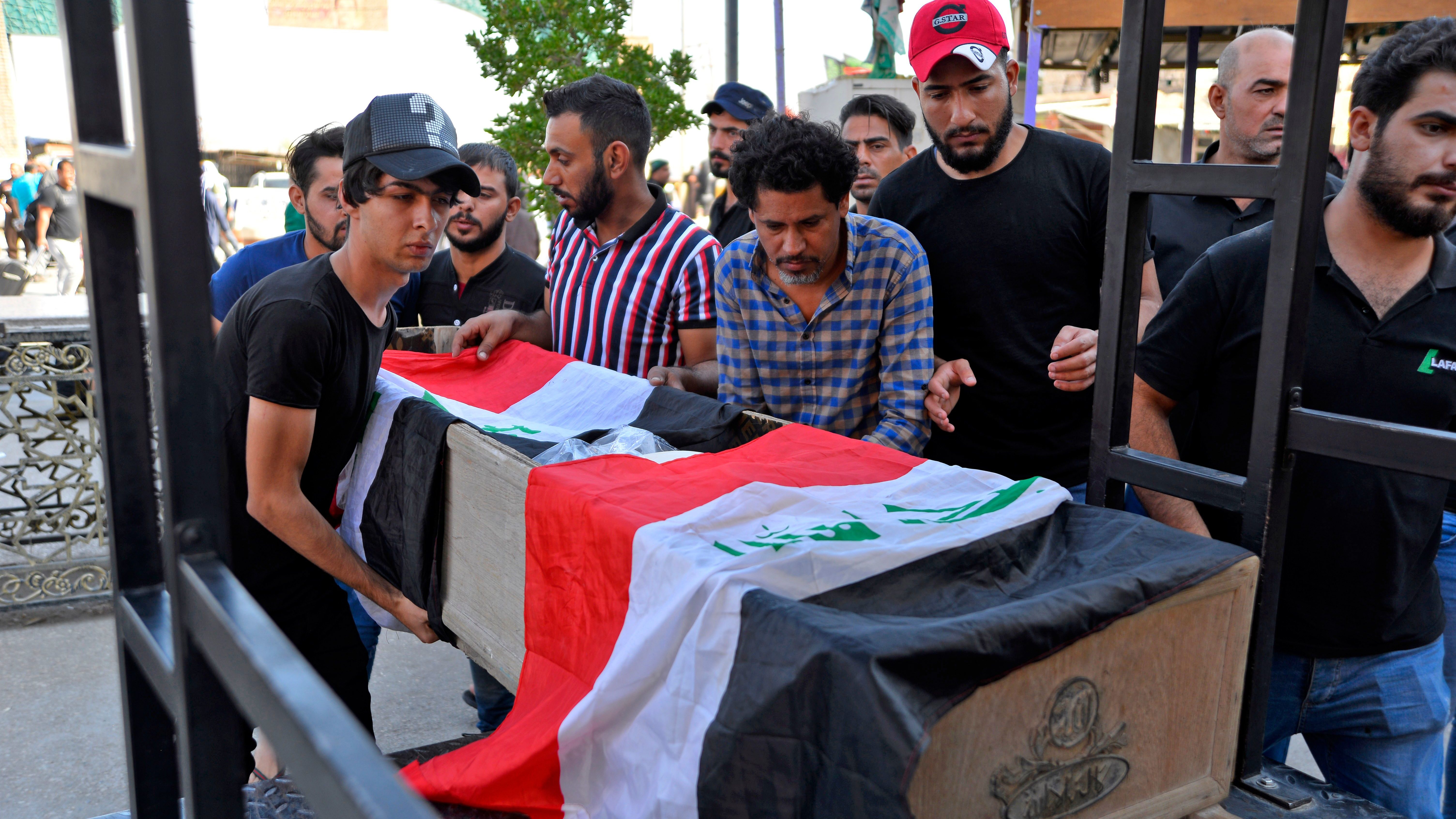 Sistani Demands that Baghdad Look into Protester Deaths