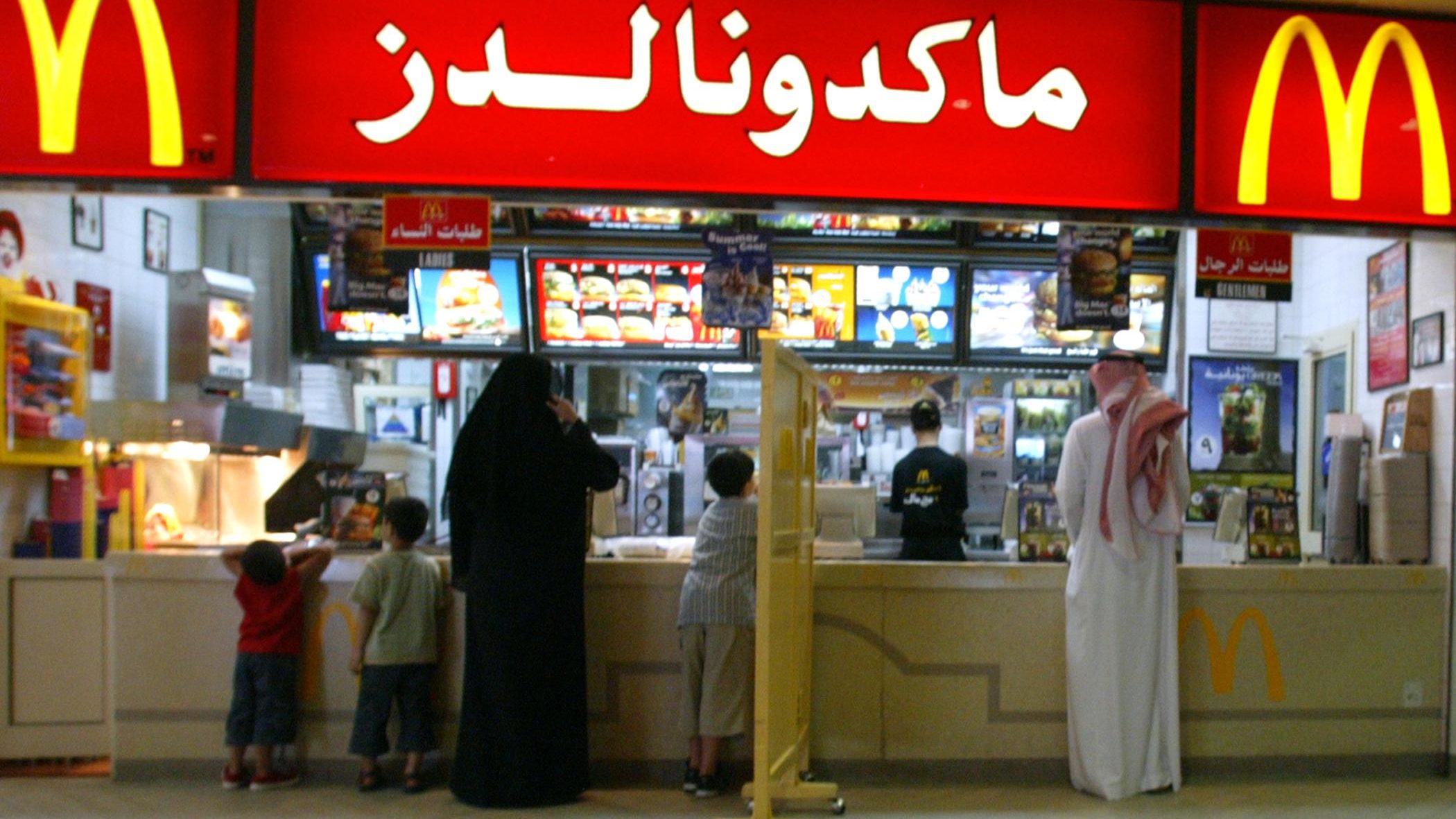 Saudi Gov’t to Allow Mixed-Gender Restaurant Entrances