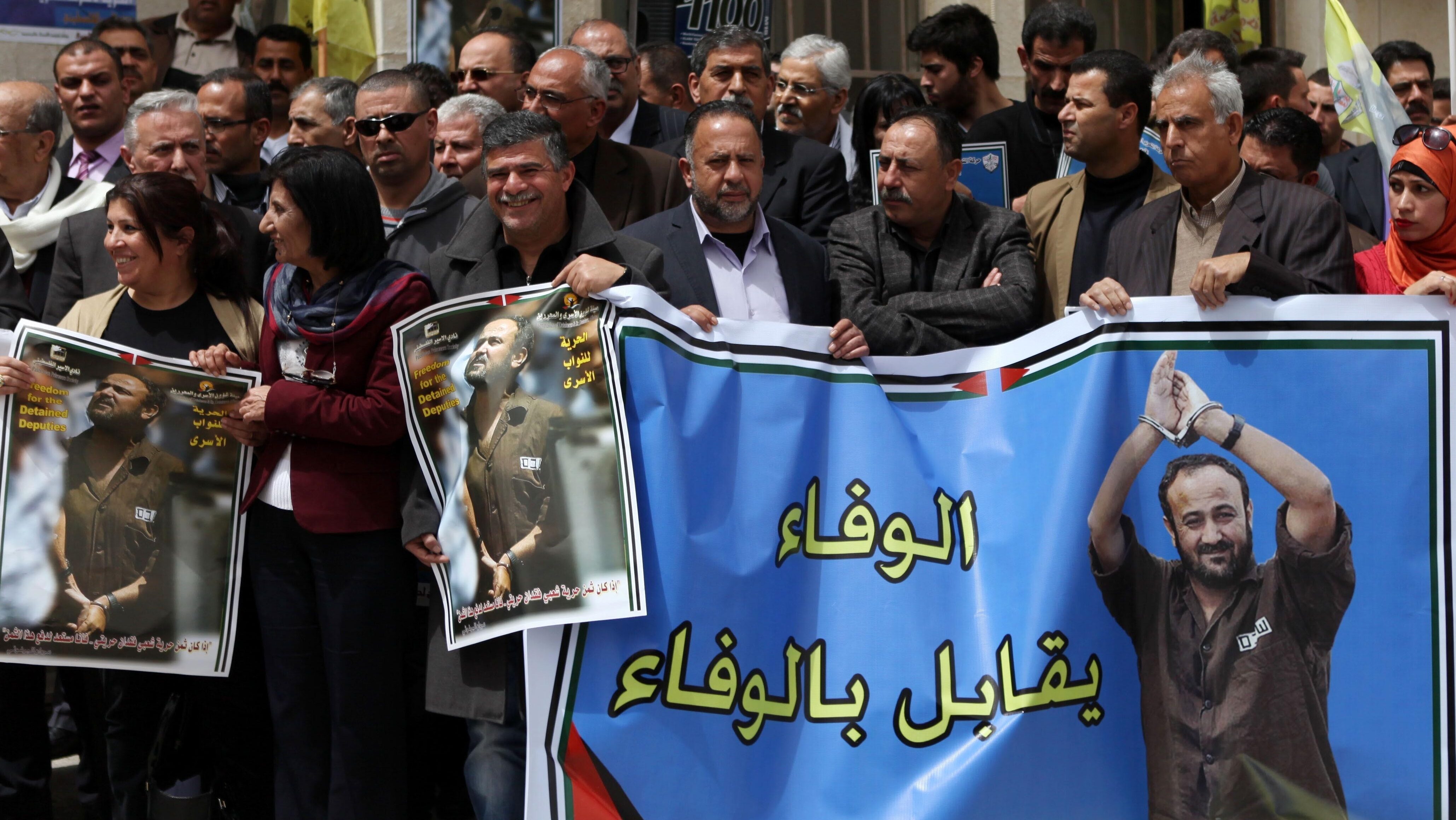 Marwan Barghouti’s Wife Arrives in Cairo, Hamas Demands Return of Sinwar Brothers’ Bodies