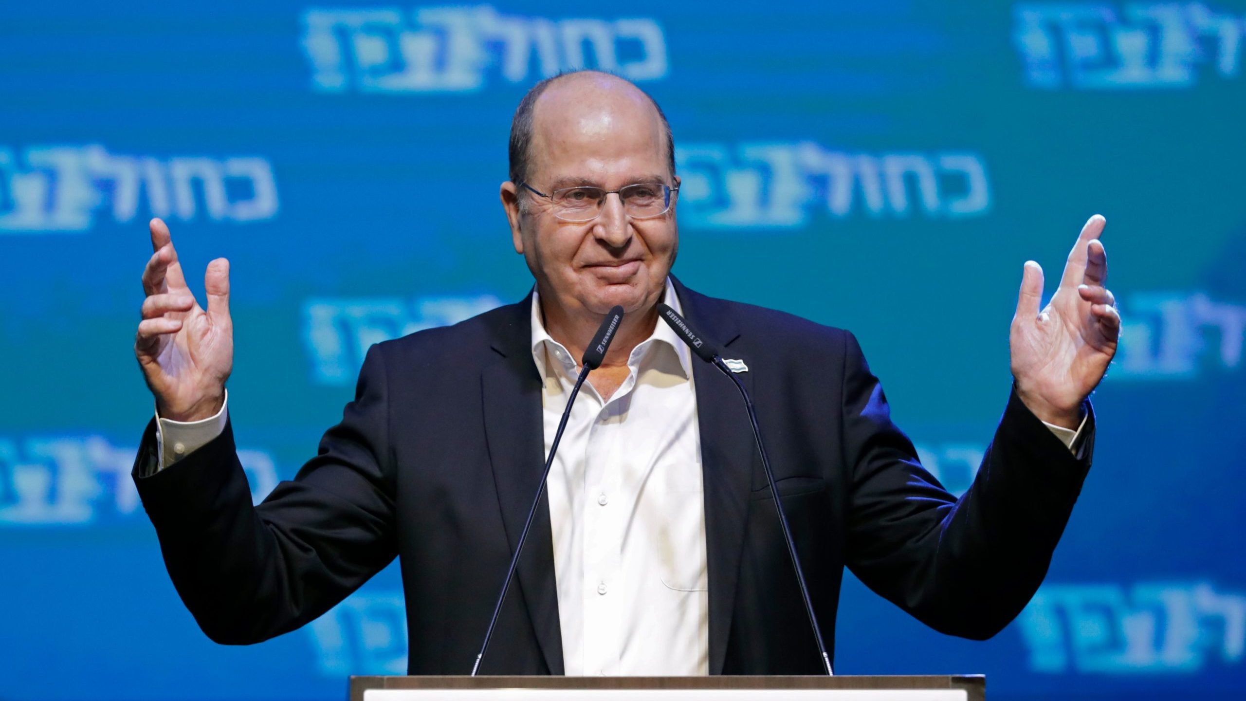 Report: Blue and White’s Ya’alon to Back Minority Gov’t in Israel
