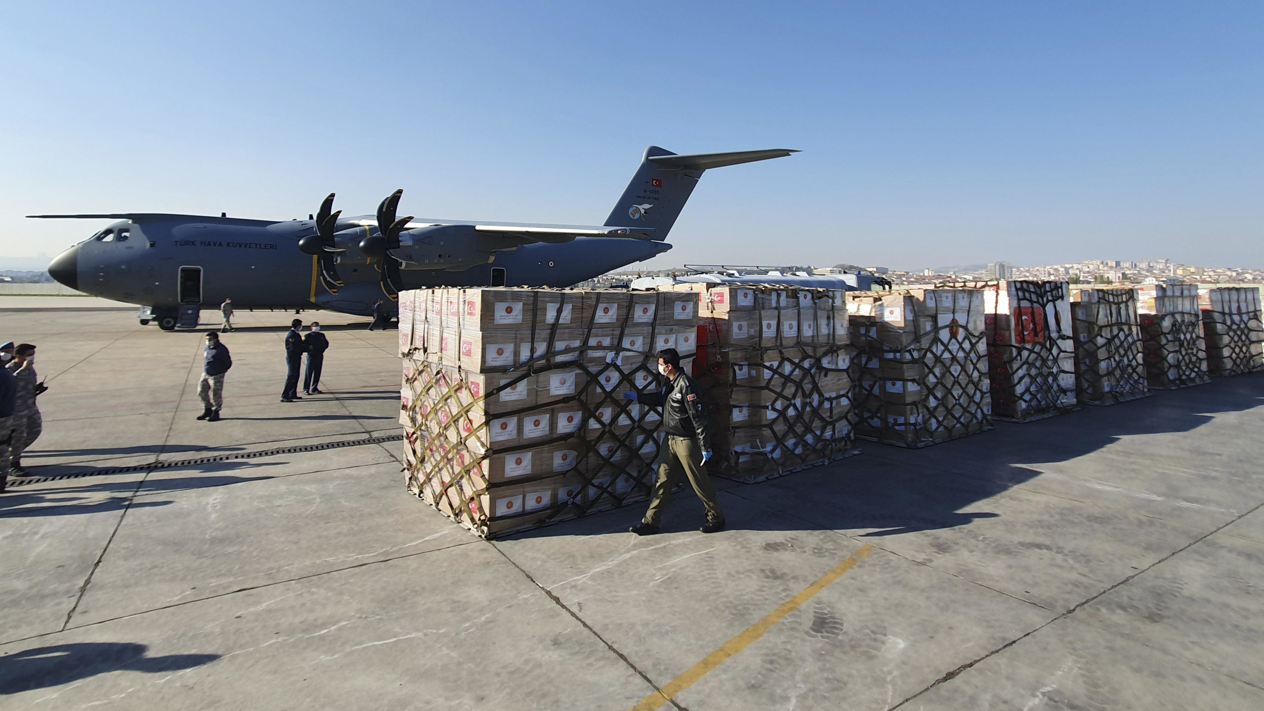 Turkey Flies Medical Aid to US to Fight COVID-19