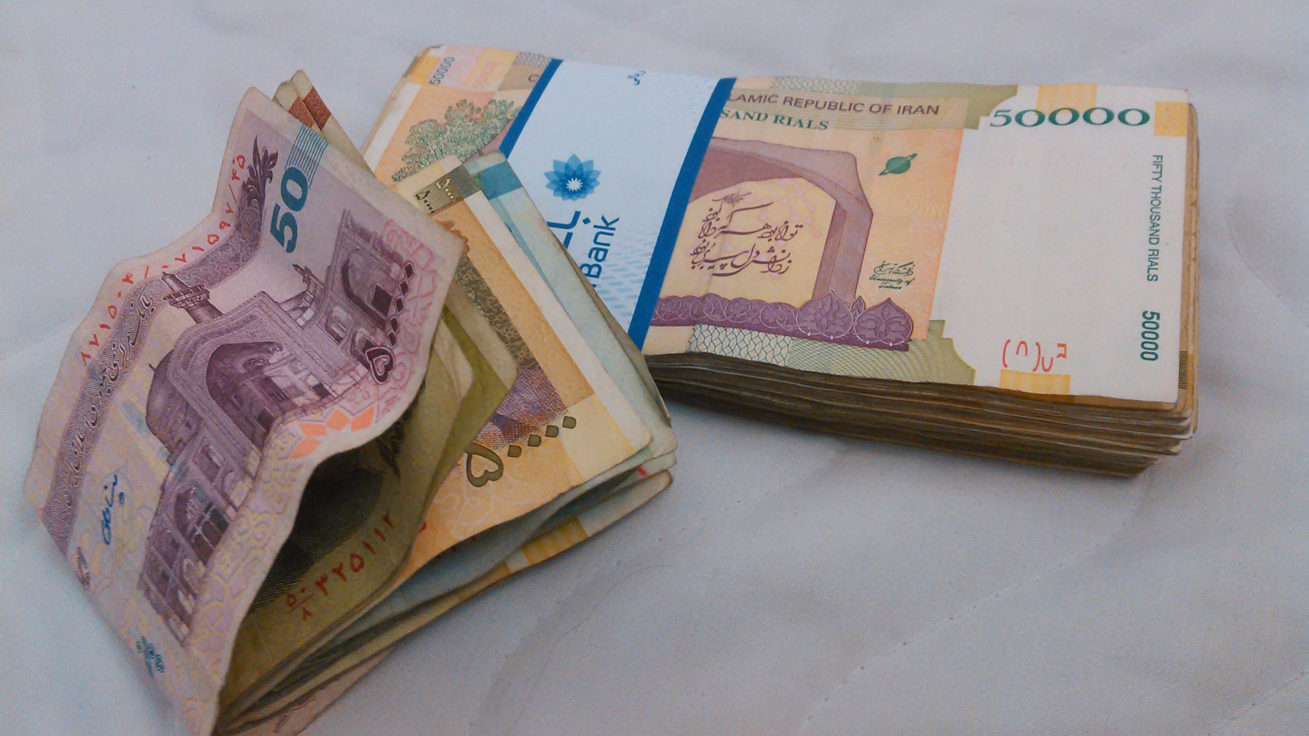 Iran s Currency Falls To Record Low Against US Dollar The Media Line
