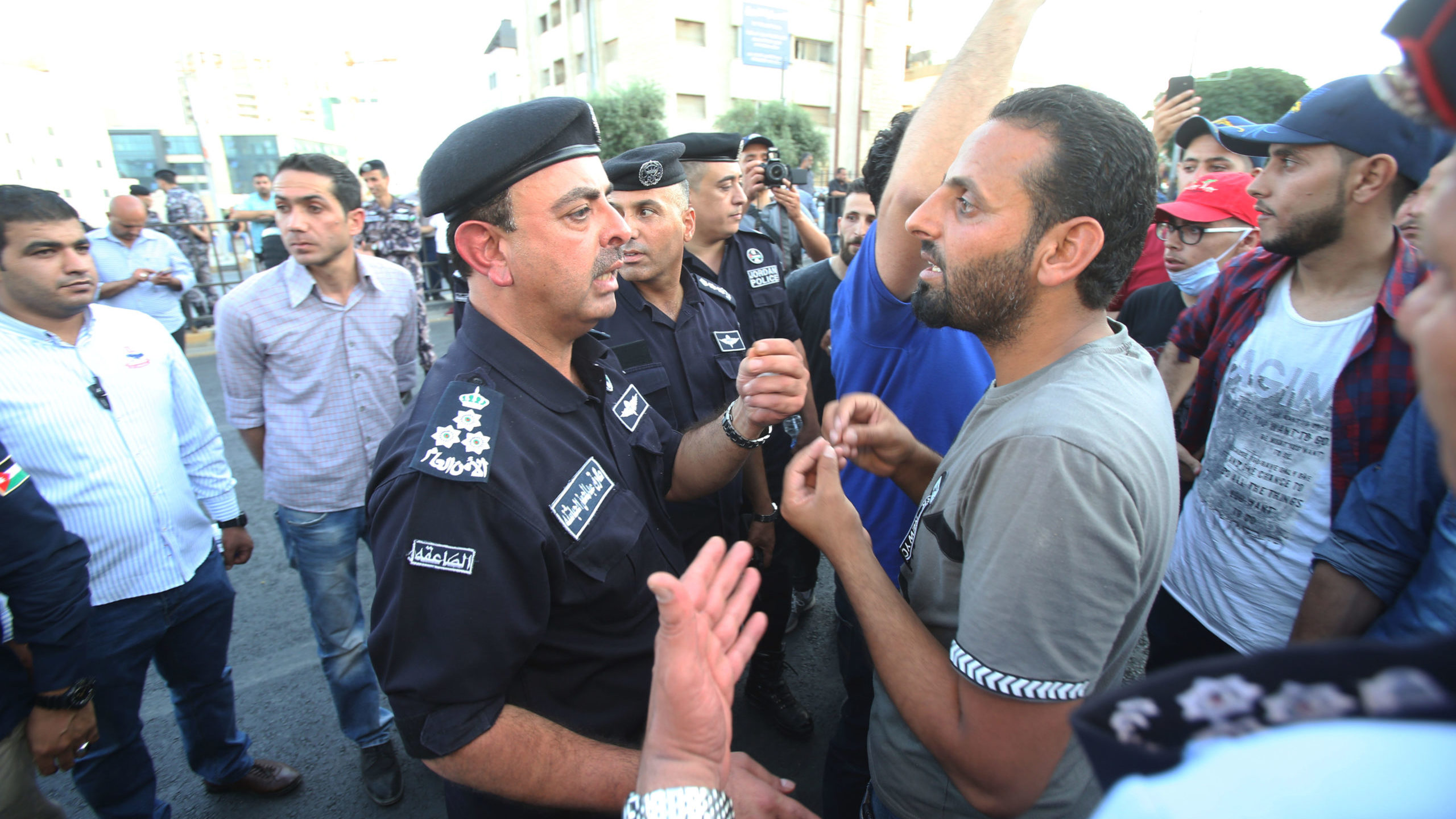Jordanians Confront Police After Union Leaders Arrested