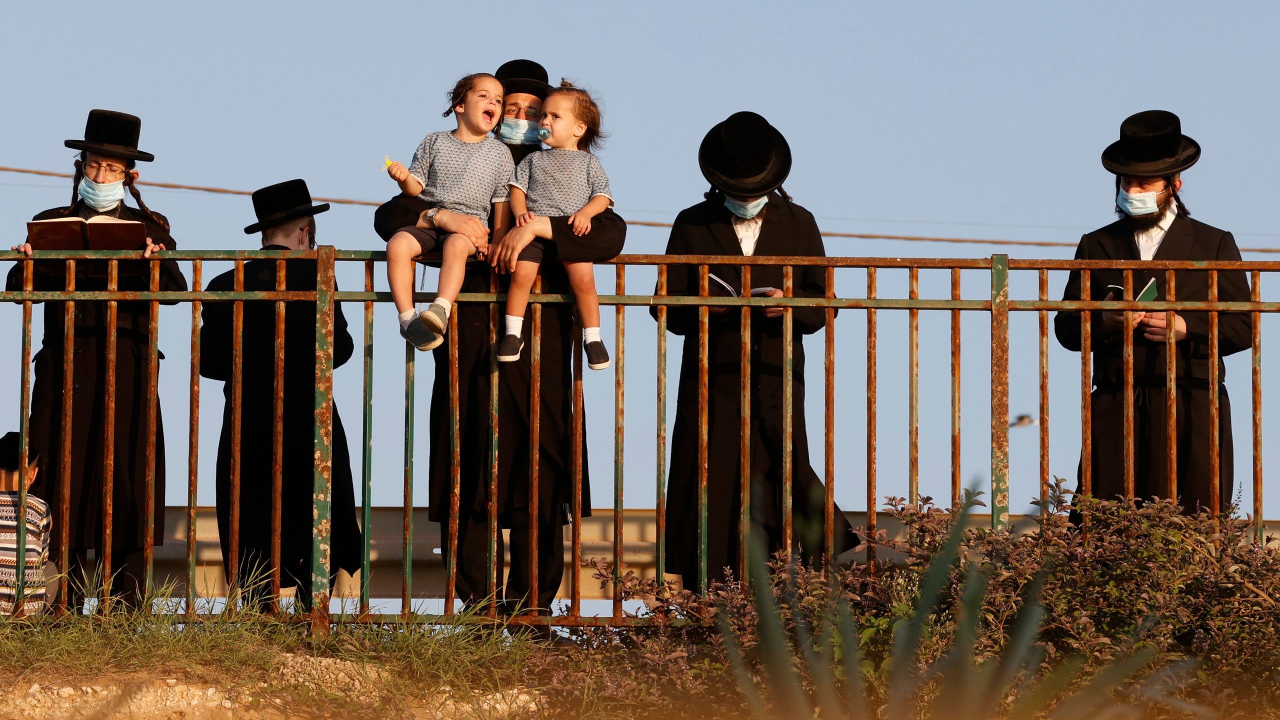Amid Lockdown, Israel’s Ultra-Orthodox Rely on Each Other