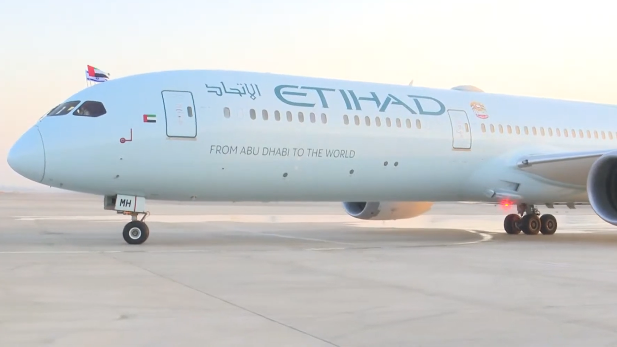 Etihad Passenger Jet Flies from Abu Dhabi to Tel Aviv