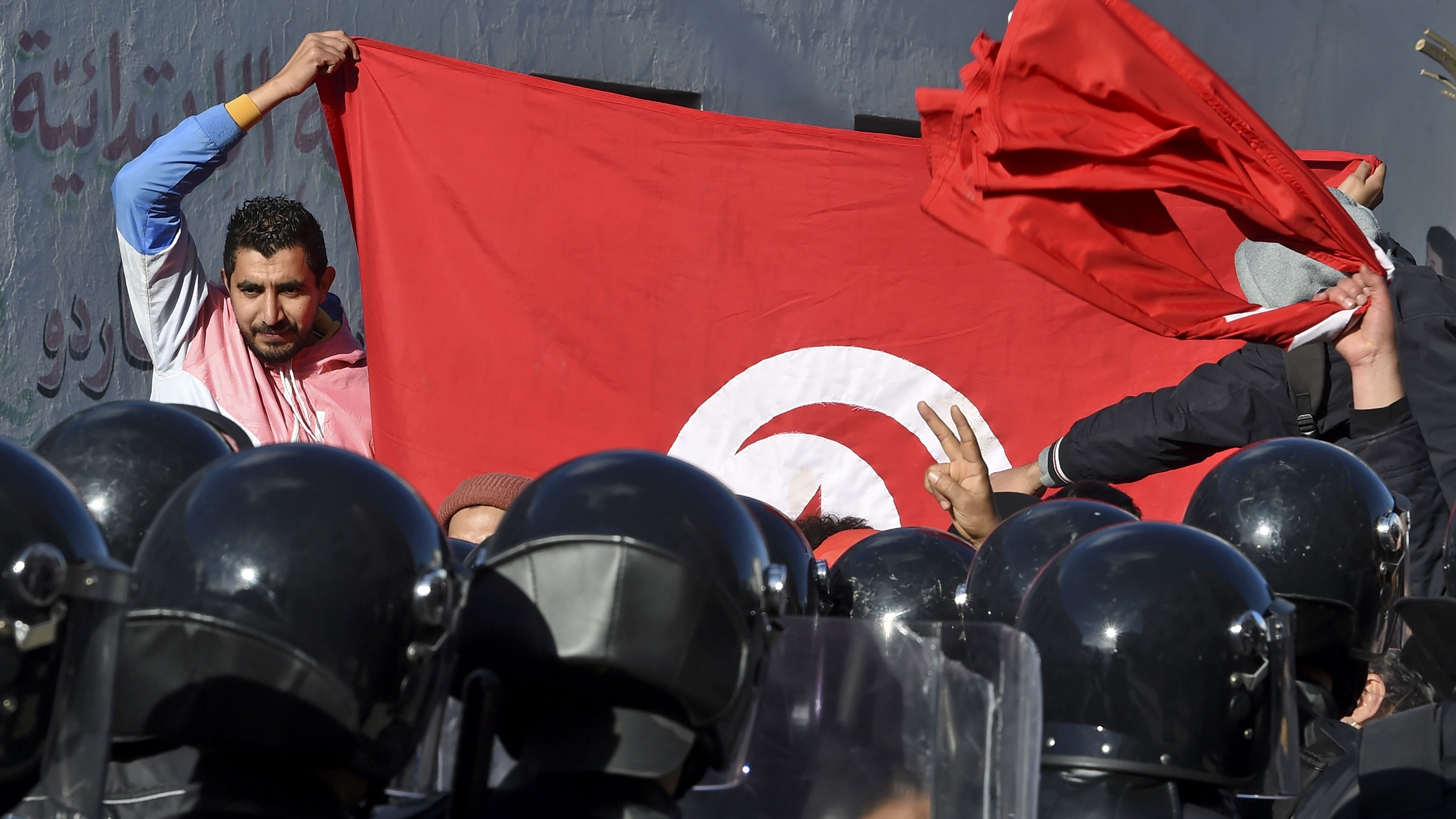 Stalemate Between Tunisia’s Prime Minister, President Continues With No End in Sight