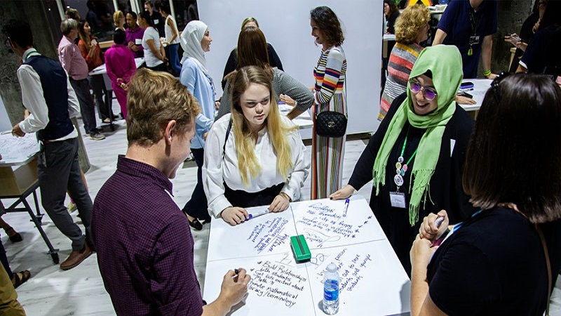 Professional Learning Communities in Arabic