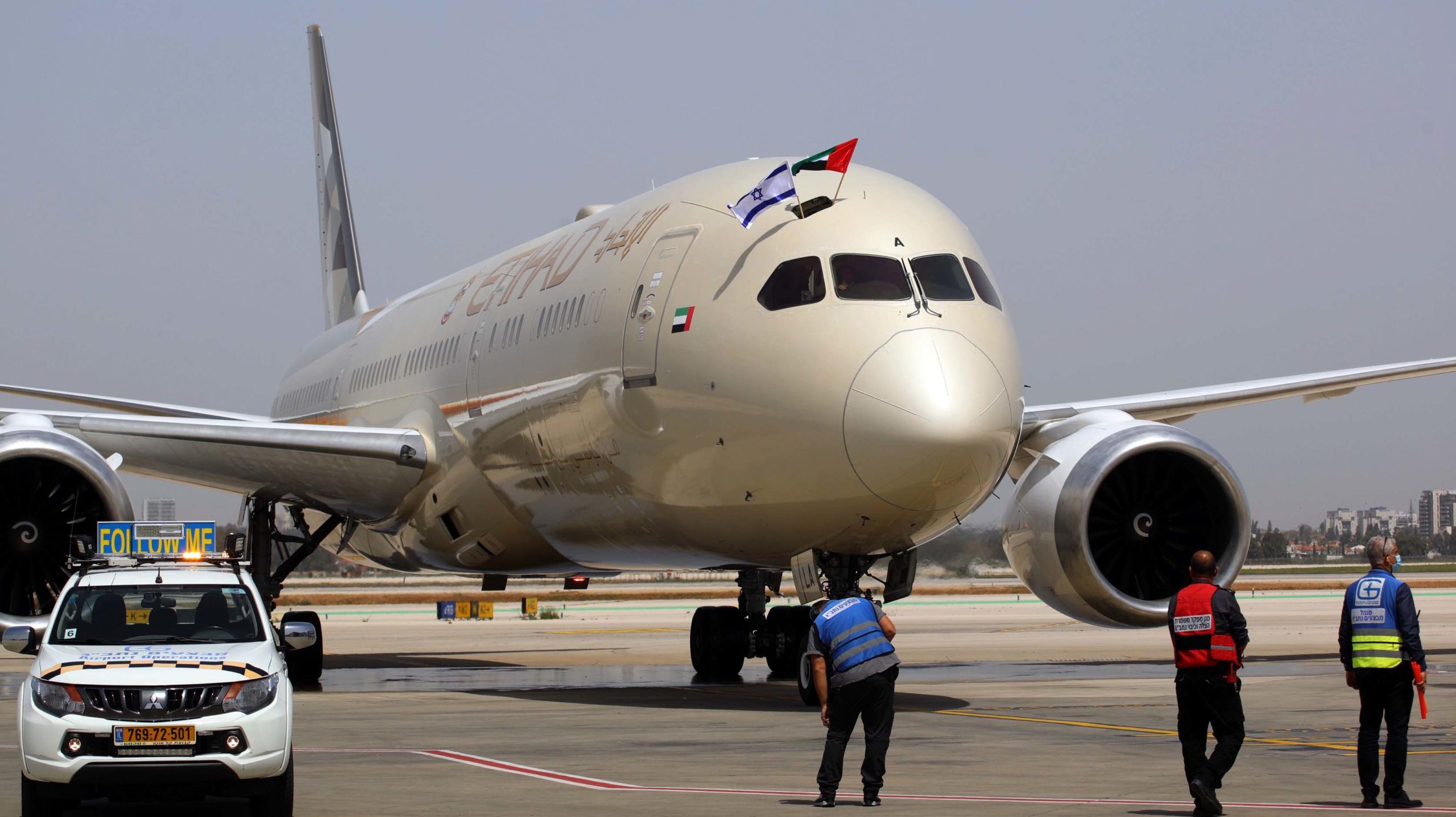 First Commercial Flight from Abu Dhabi to Israel Touches Down