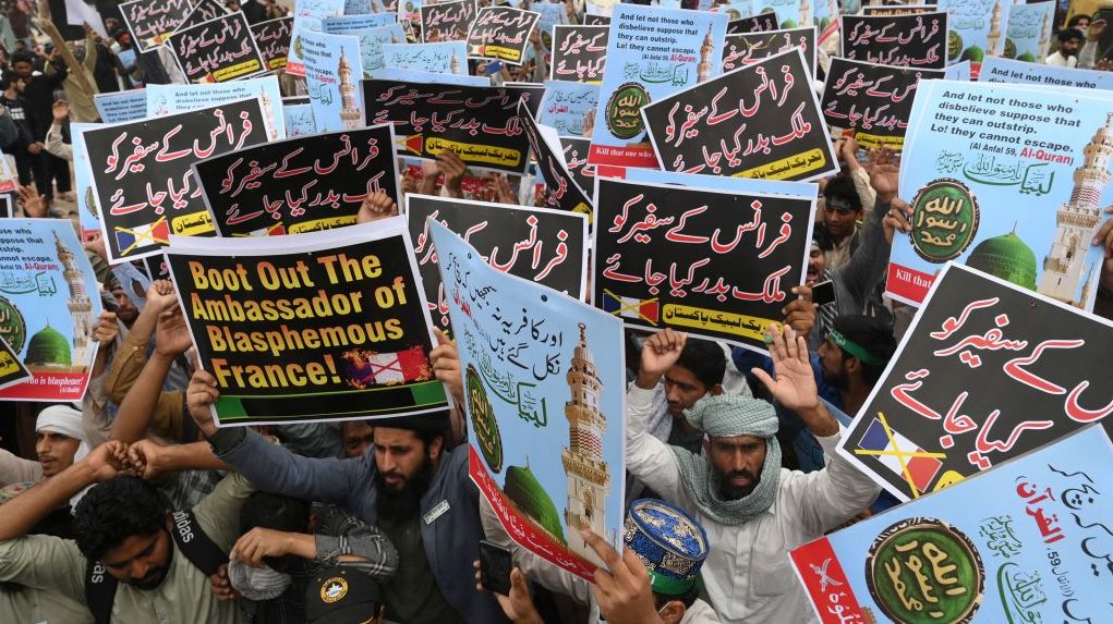 Pakistan Islamists Call Off Anti-Blasphemy Protests After Vote Set to Expel French Envoy