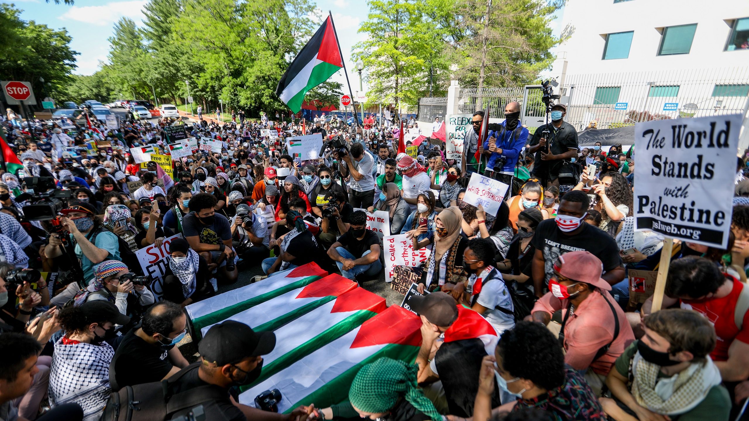 Pressure Mounts on Israel to End Its Military Operation Against Hamas