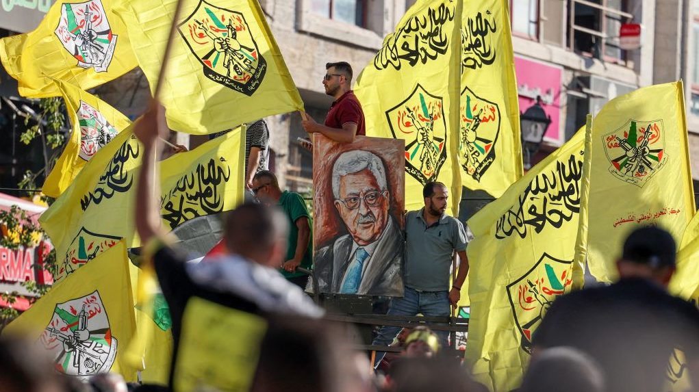Hundreds of Fatah Loyalists Rally in Ramallah in Support of PA President