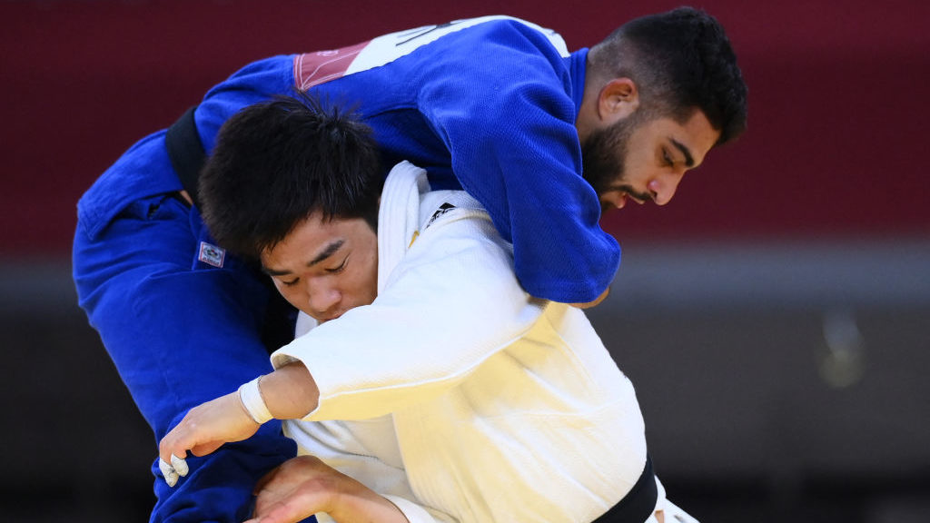 Int’l Judo Federation Suspends Algerian Judoka for Bowing Out of Bout With Israeli