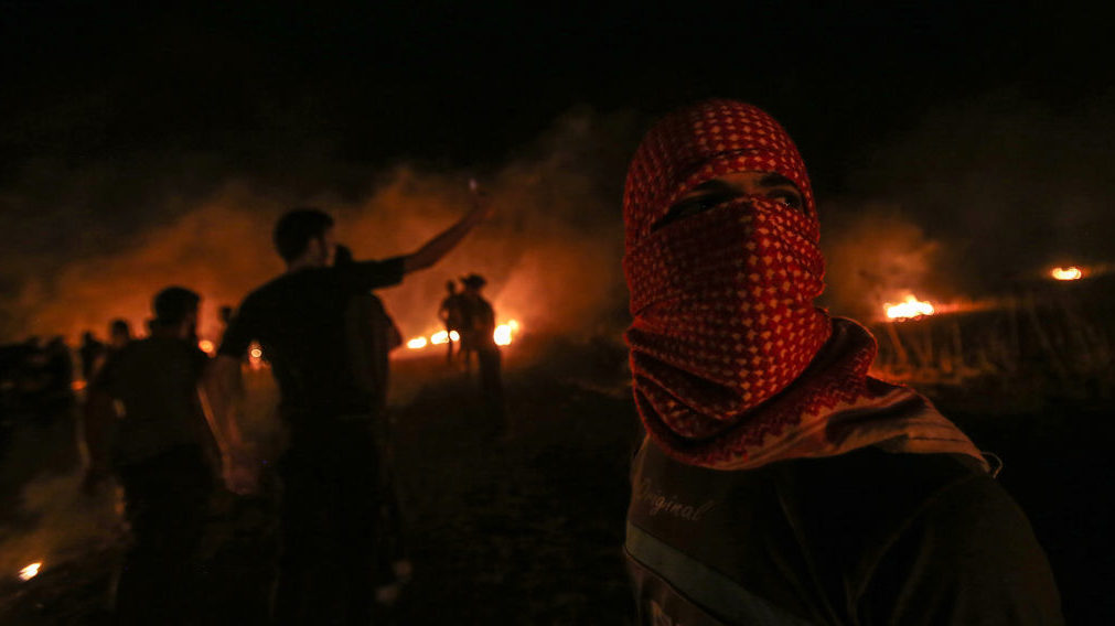 Hundreds of Palestinians riot on Gaza-Israel Border For 2nd Night