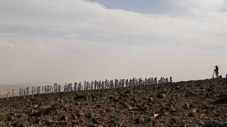 200 Nude Israelis Pose for Photographer Spencer Tunick at Dead Sea
