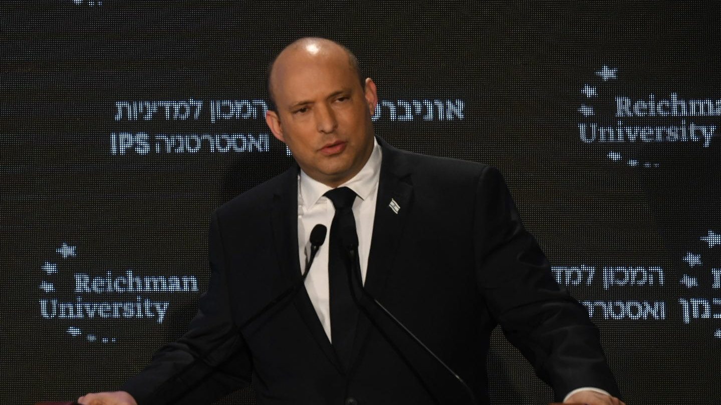 Bennett Greeted With Protests on Visit to West Bank Settlement