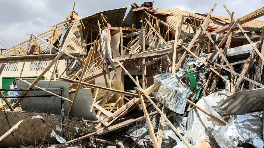8 Killed in Car Bomb Targeting UN Convoy Outside School in Somali Capital