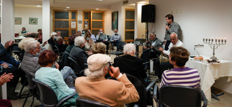 Israel’s Iraqi Jewish Community Free To Celebrate Hanukkah Together ...