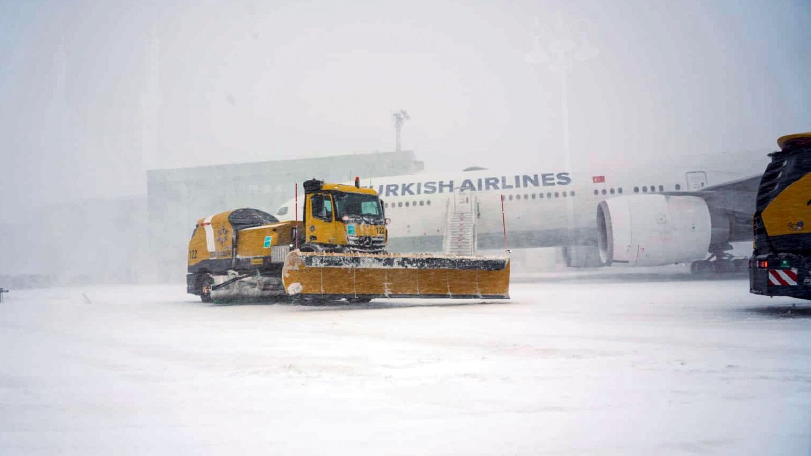 Snowed-in Istanbul Airport Cancels All Flights