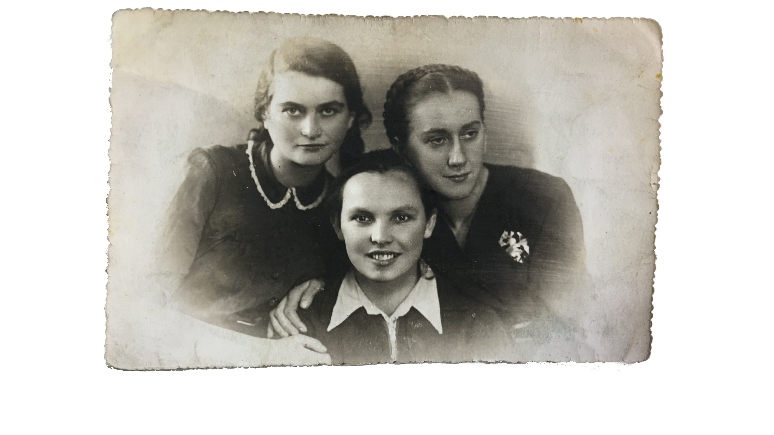 Hidden Heroes: How Young Jewish Women Fought the Nazis