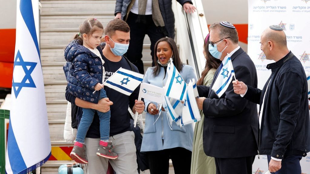 75 Ukrainian Jews Immigrate to Israel in Midst of Tension on Russia-Ukraine Border