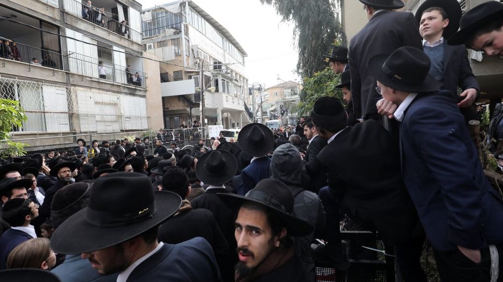 Funeral in Central Israel of Rabbi Chaim Kanievsky Attended by Hundreds of Thousands of Mourners