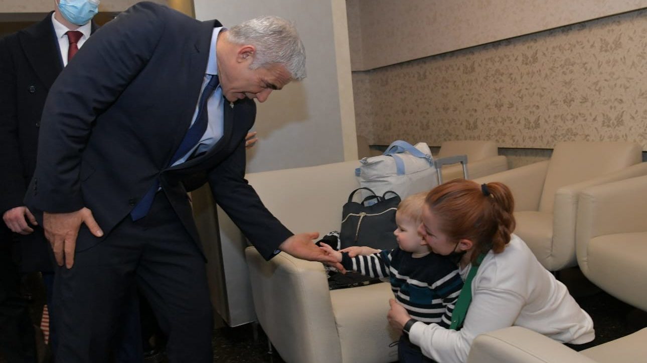 Israel’s FM Yair Lapid Calls To Allow in More Ukrainian Refugees