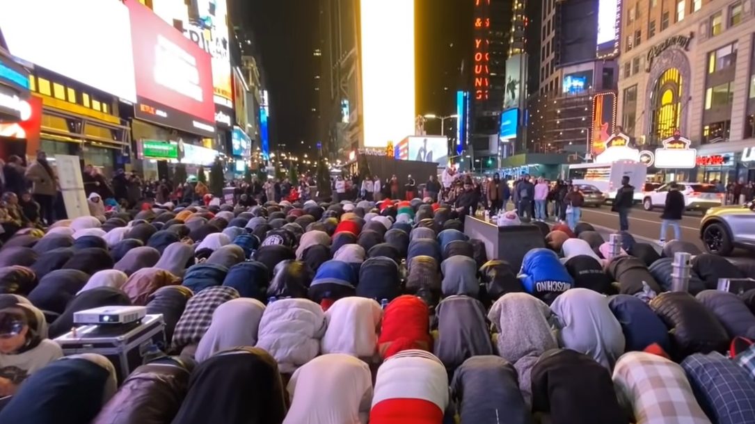 Taraweeh in Times Square