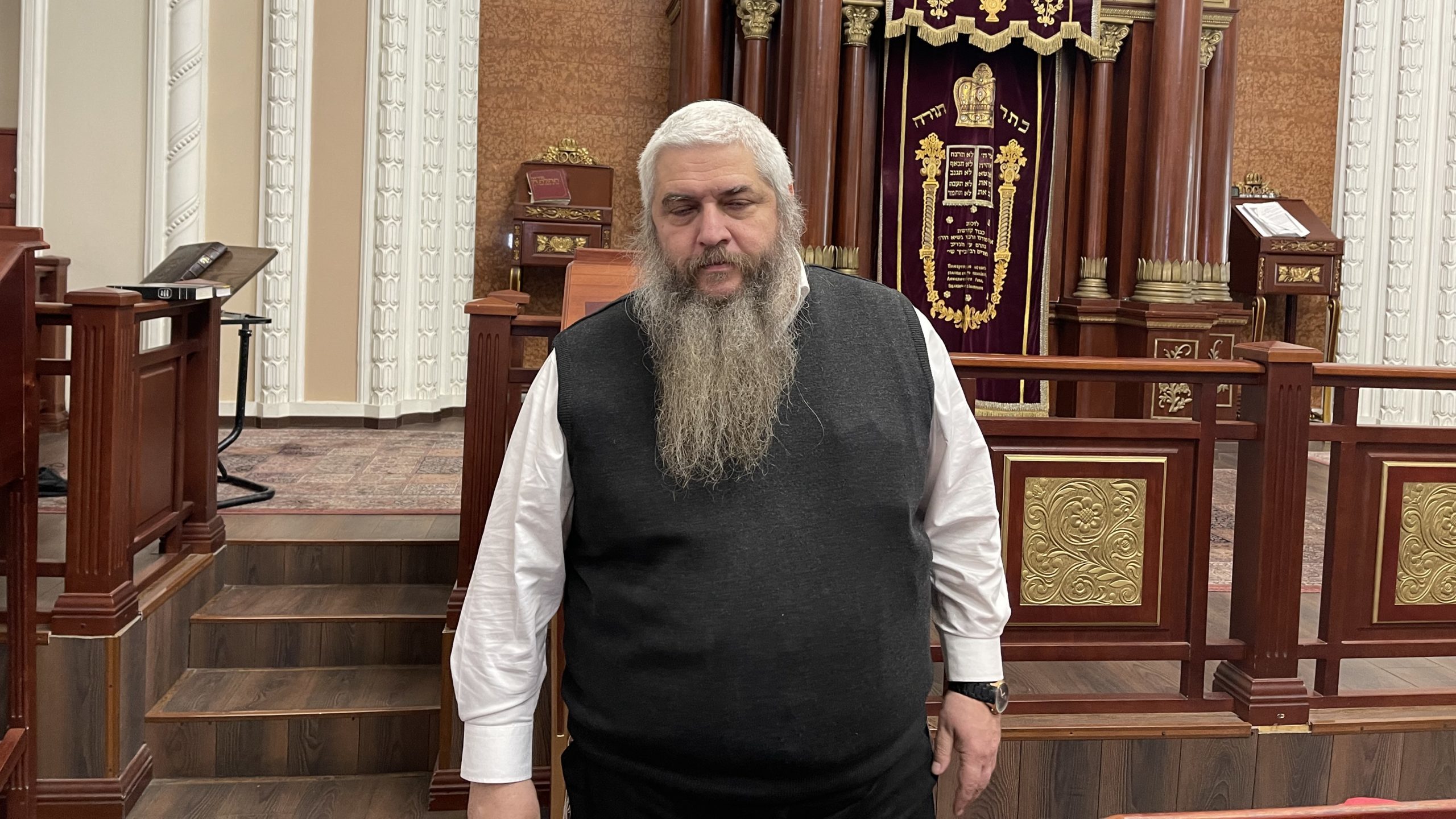Ukraine Chief Rabbi Helps To Evacuate Jewish Refugees to Safety (Video Report)