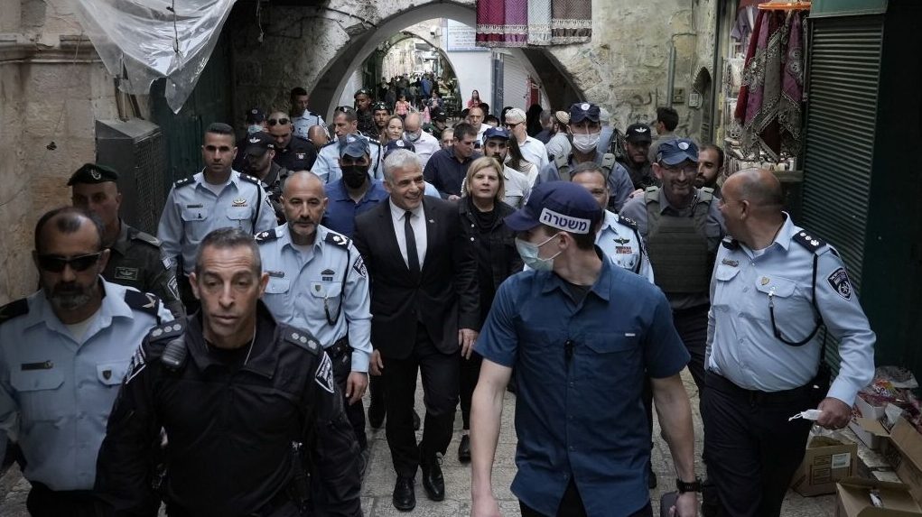 Hamas, PA Criticize Lapid Visit to Jerusalem’s Damascus Gate, as Bennett, Abdullah Talk