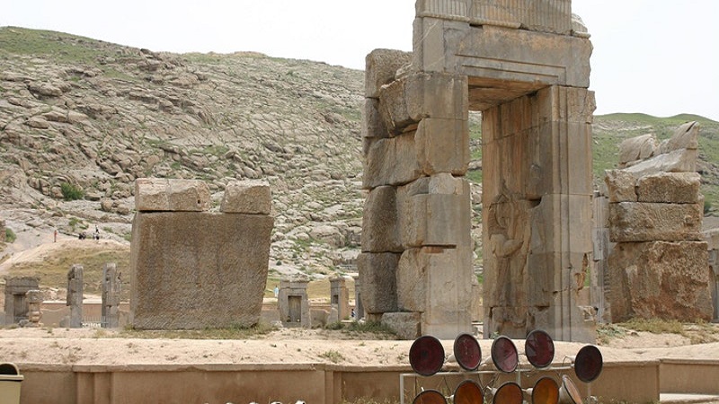Persepolis After Lindon Smith: The Modernist Afterlife of the Ruins