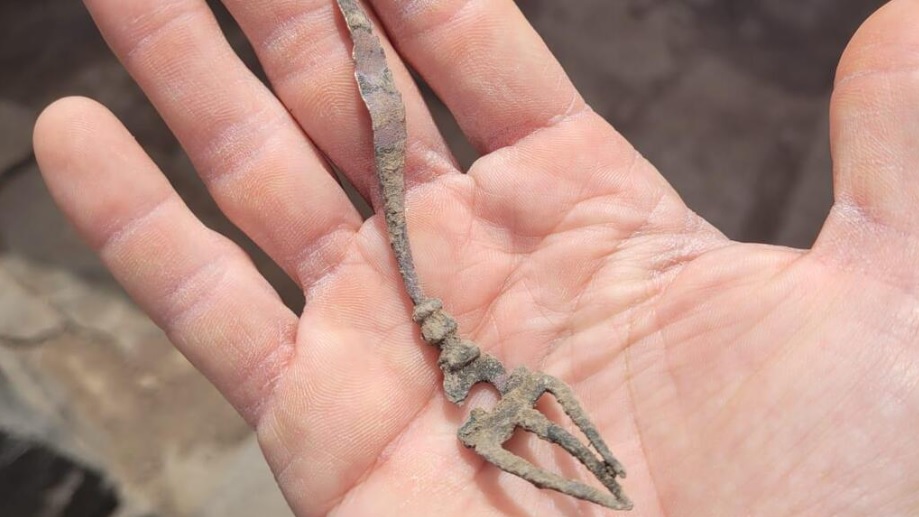 Rare Bronze Fork Found at Site of Ancient Jewish Village Near Sea of Galilee