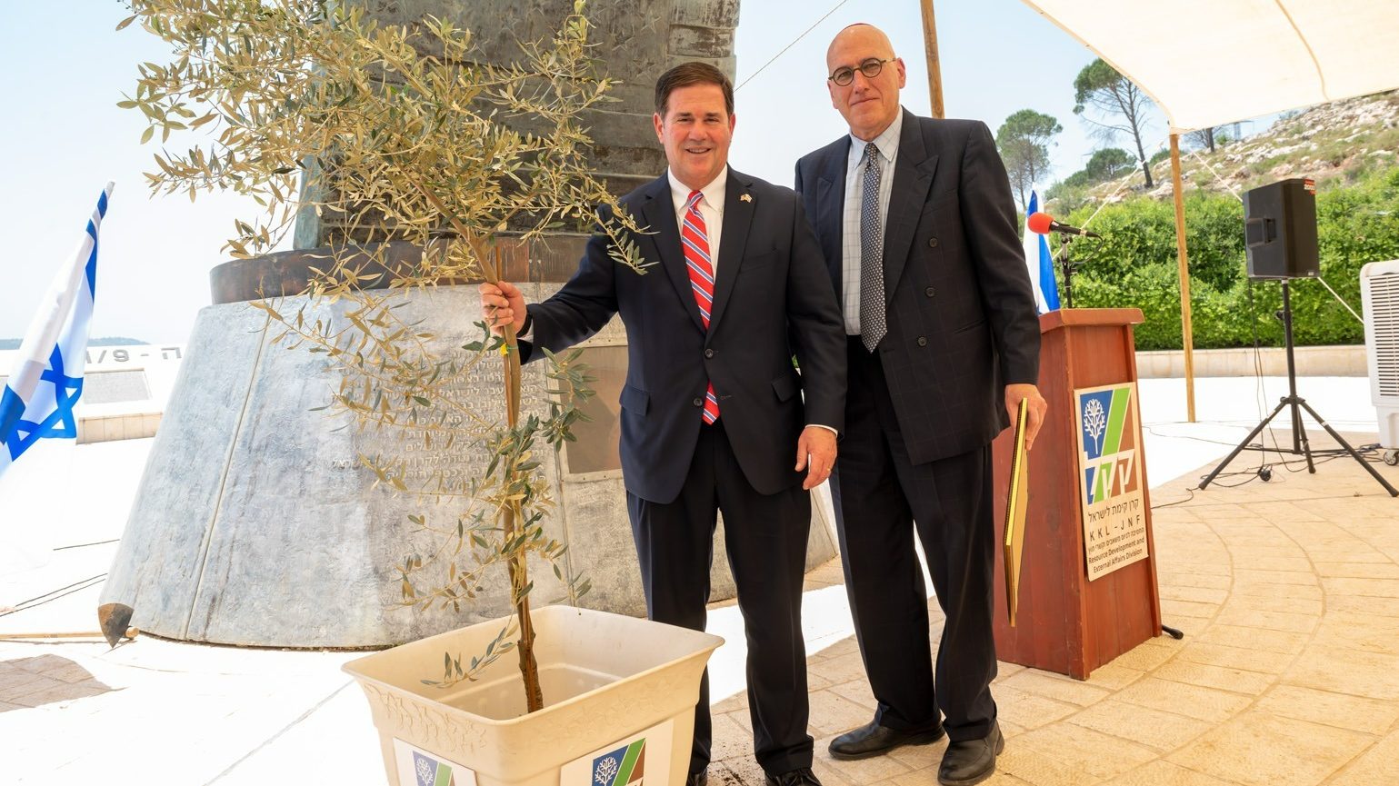 Arizona Governor Plants ‘Peace Tree’ in Jerusalem Memorial Day Ceremony