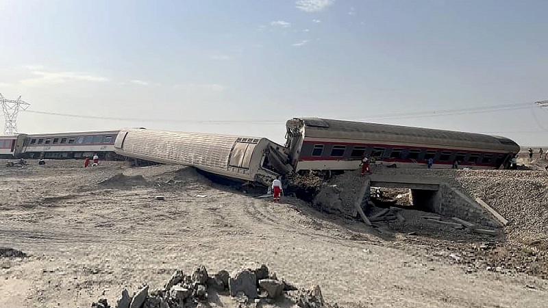 17 Killed, Dozens Injured in Train Derailment in Iran