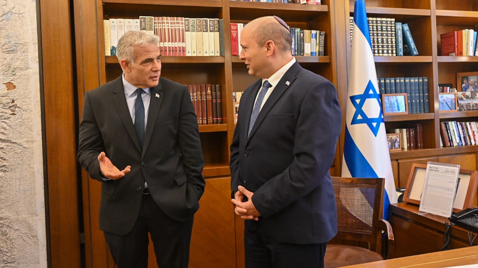Lapid Poised To Take Reins as Israeli PM After Knesset Sets Election Date, Dissolves