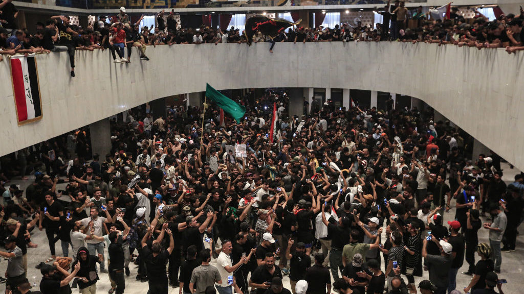 Iraqi Protesters Storm Parliament for 2nd Time in Week