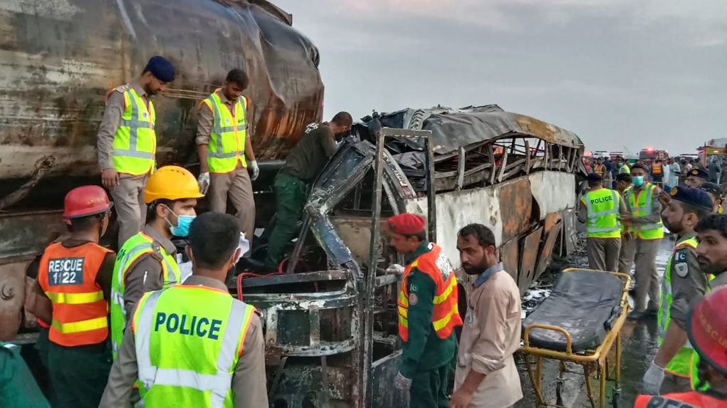 At Least 20 Killed in Bus-Tanker Collision in Pakistan