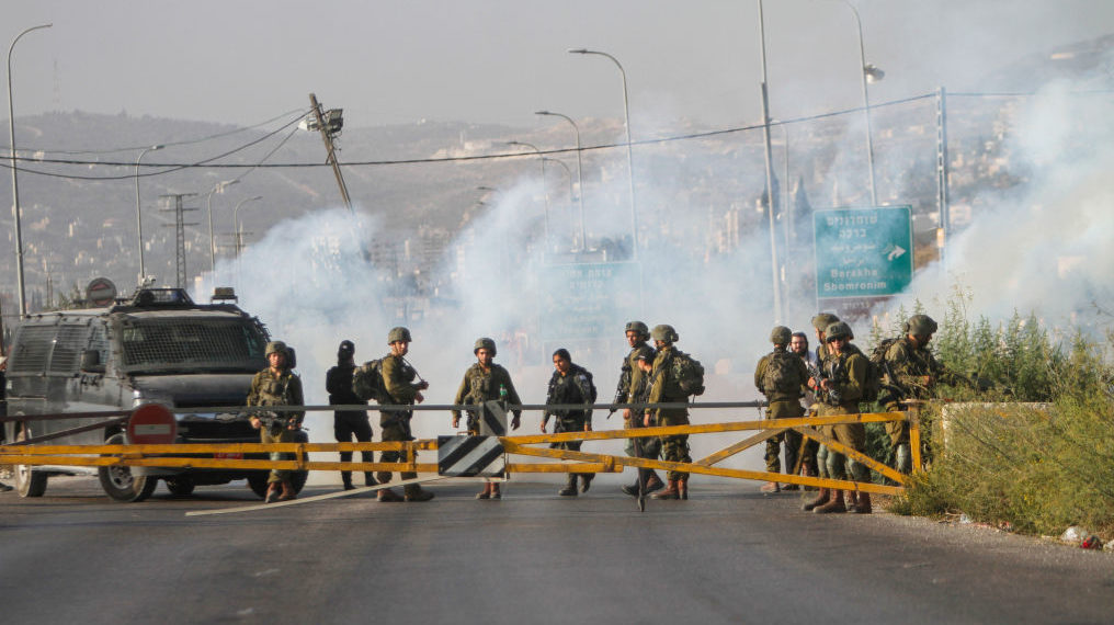 Israeli Settlers Attack IDF Soldiers During West Bank Demonstration