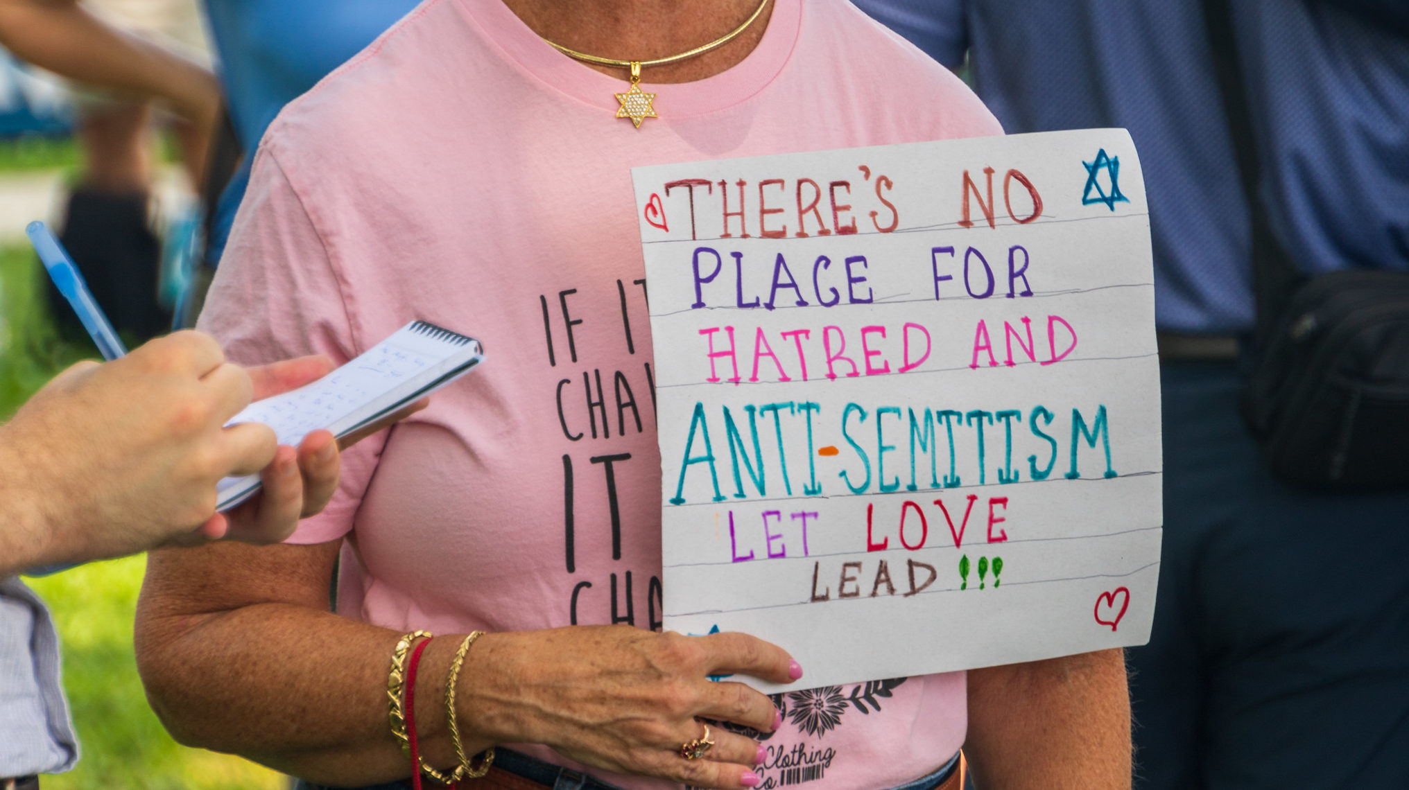 Social Media, Online Echo Chambers Fueling Antisemitism in US, Experts Say